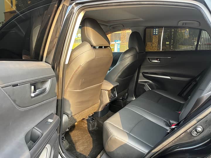 Toyota Venza, 2023 — фото 7 из 12
