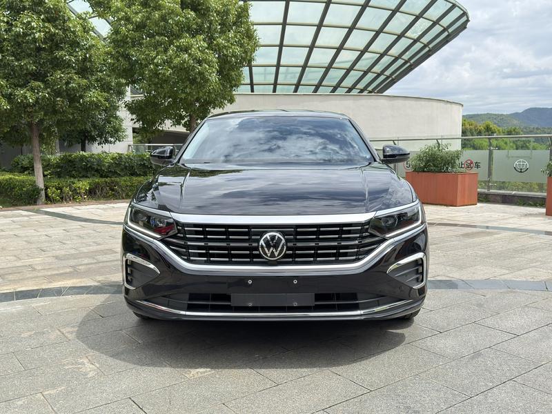 Volkswagen Passat, 2025 — фото 2 из 12