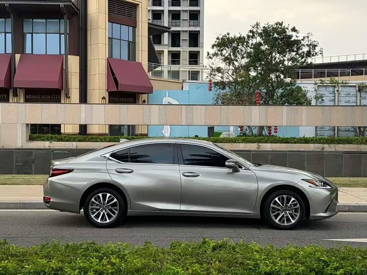 Lexus ES, 2023 — фото 3 из 7