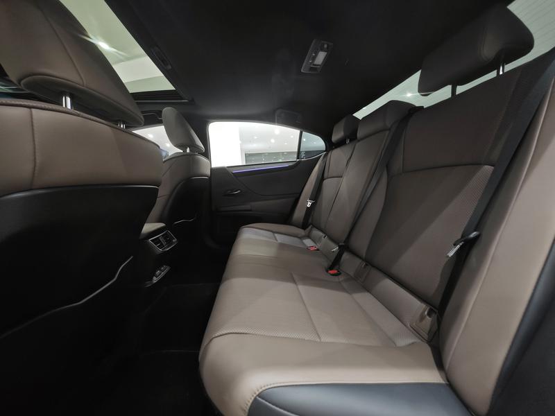 Lexus ES, 2025 — фото 11 из 12
