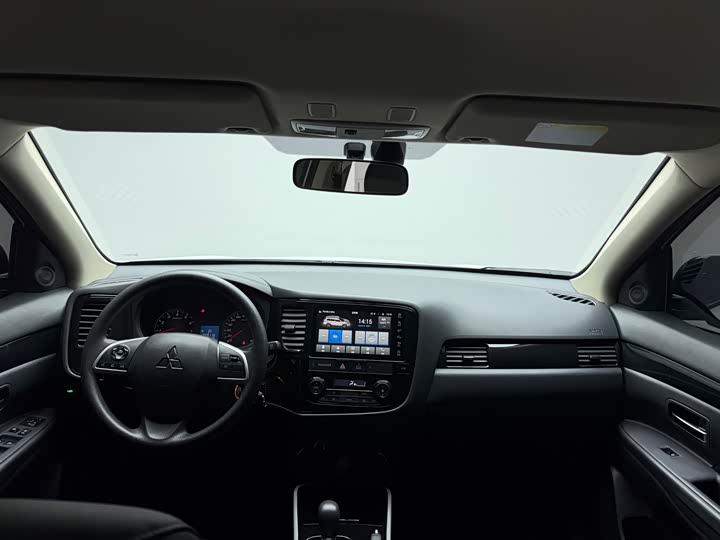 Mitsubishi Outlander, 2023 — фото 9 из 9