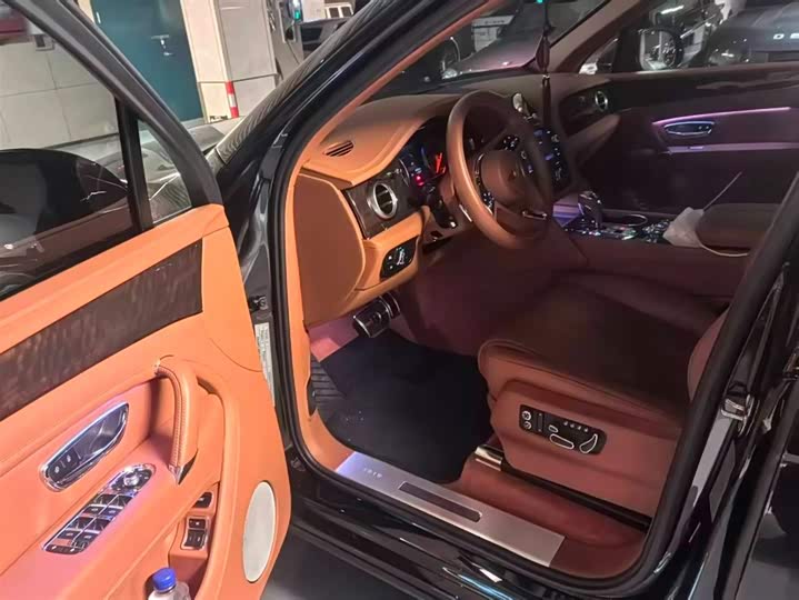 Bentley Bentayga Hybrid, 2022 — фото 6 из 7