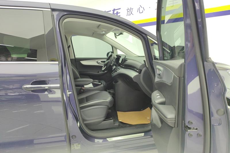 Roewe iMax 8, 2022 — фото 10 из 12