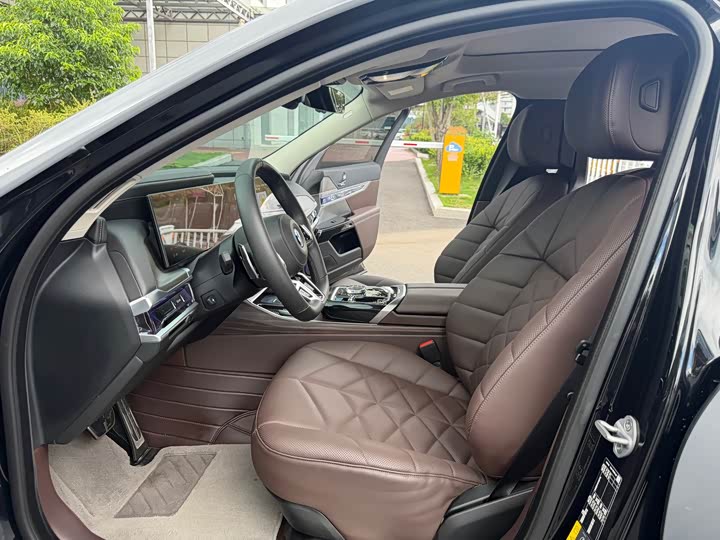 BMW i7, 2023 — фото 8 из 9