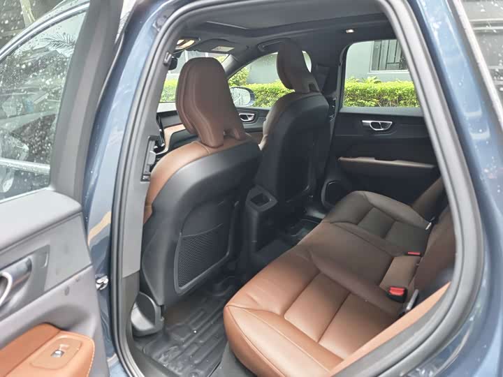 Volvo XC60 Hybrid, 2022 — фото 6 из 9
