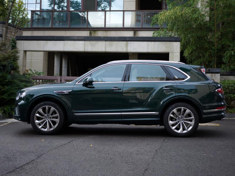 Bentley Bentayga, 2024 — фото 3 из 8