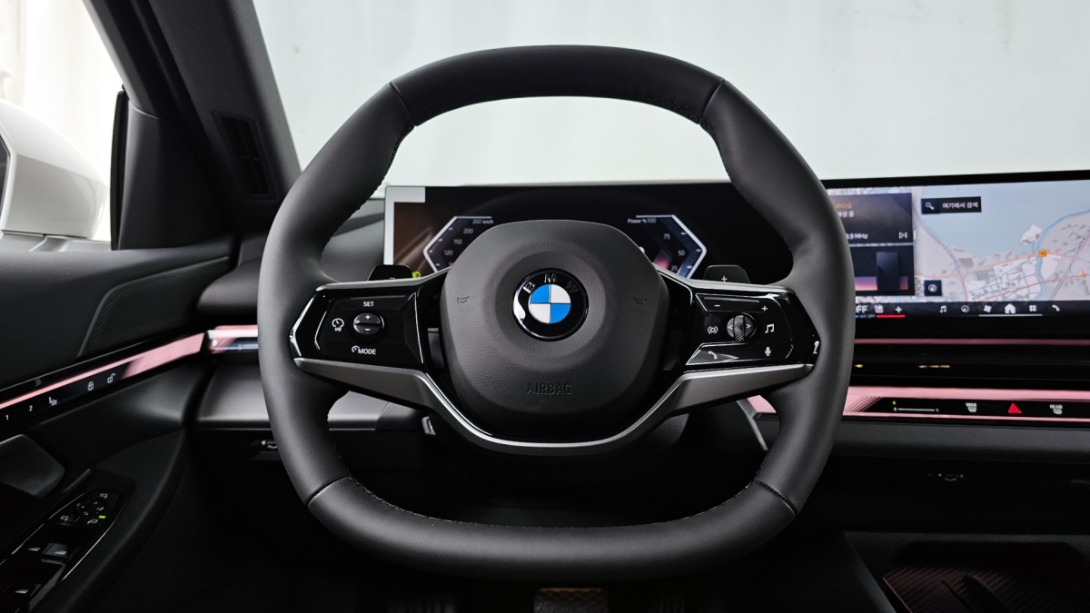BMW 5 Series, 2025 — фото 12 из 12