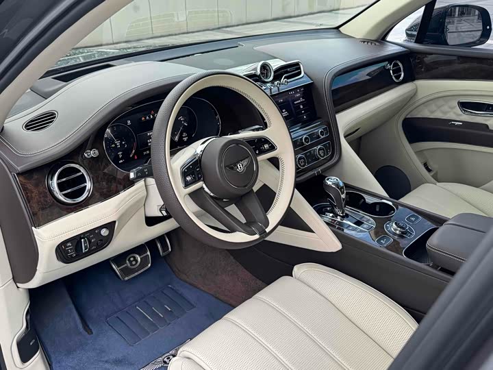Bentley Bentayga Hybrid, 2024 — фото 6 из 9