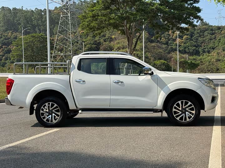 Nissan Navara, 2021 — фото 7 из 9