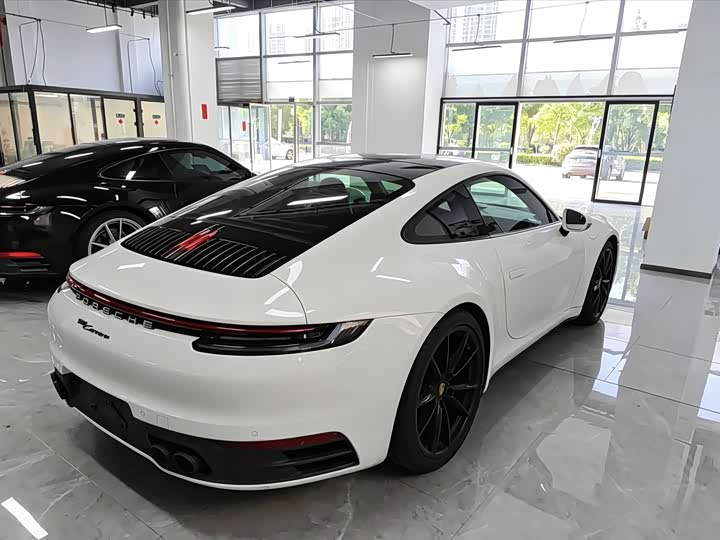 Porsche 911, 2023 — фото 5 из 9