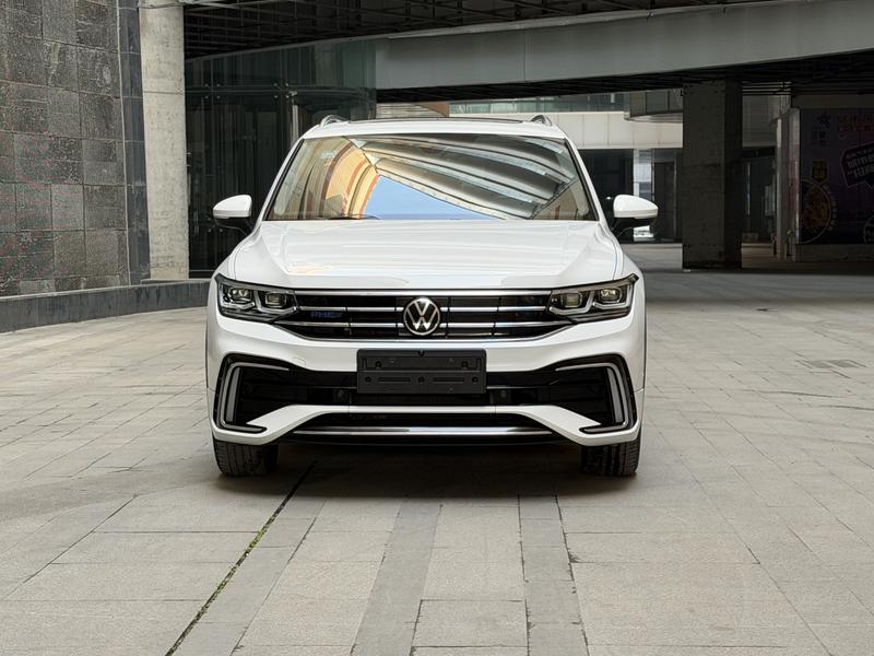 Volkswagen Tiguan L Hybrid, 2022 — фото 2 из 12