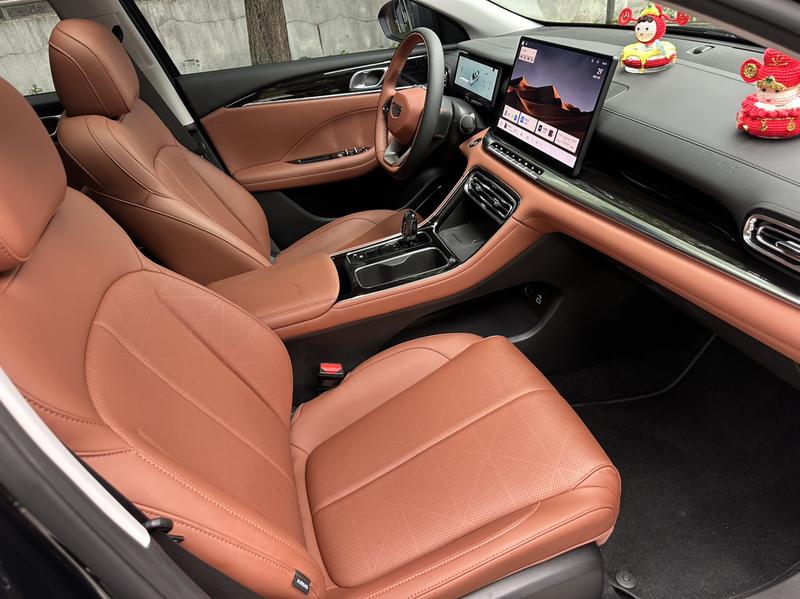 Geely Emgrand, 2025 — фото 10 из 12