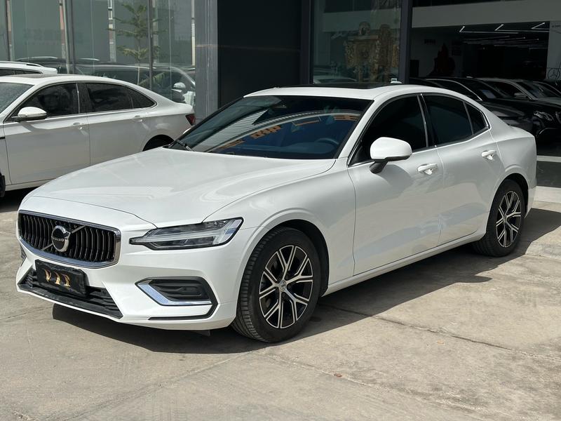 Volvo S60, 2024 — купить в Саратове под ключ
