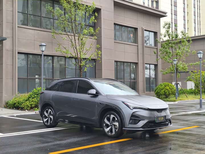 BAIC Arcfox Alpha T5, 2025 — фото 3 из 9