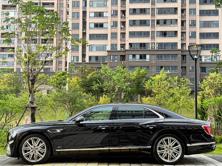 Bentley Flying Spur Hybrid, 2022 — фото 6 из 9
