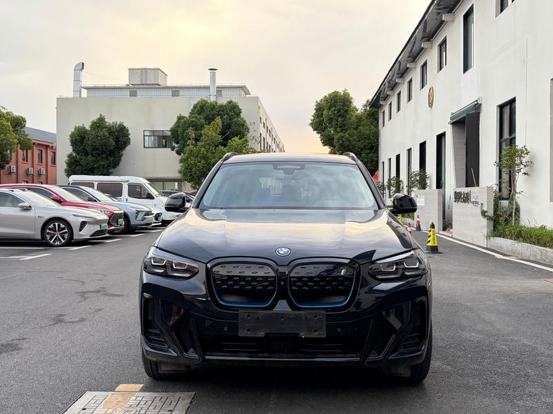 BMW iX3, 2022 — фото 2 из 10