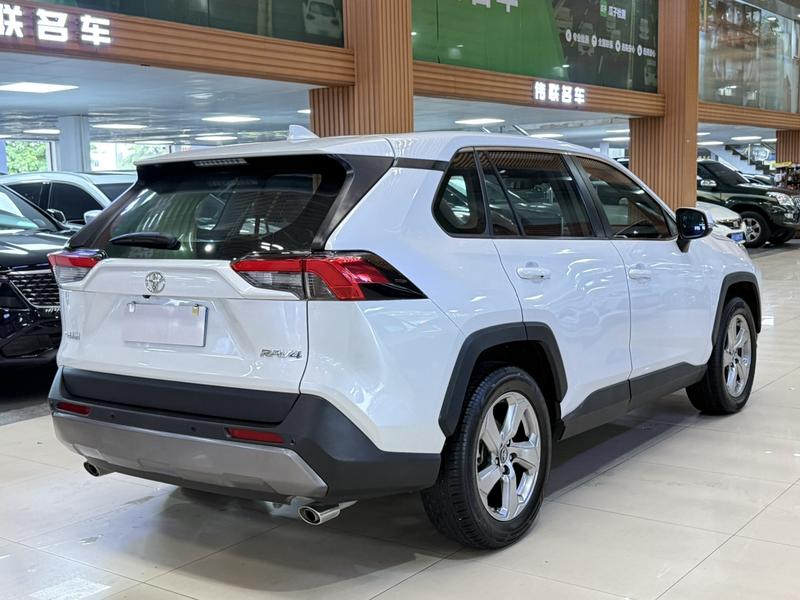 Toyota RAV4, 2021 — фото 6 из 12