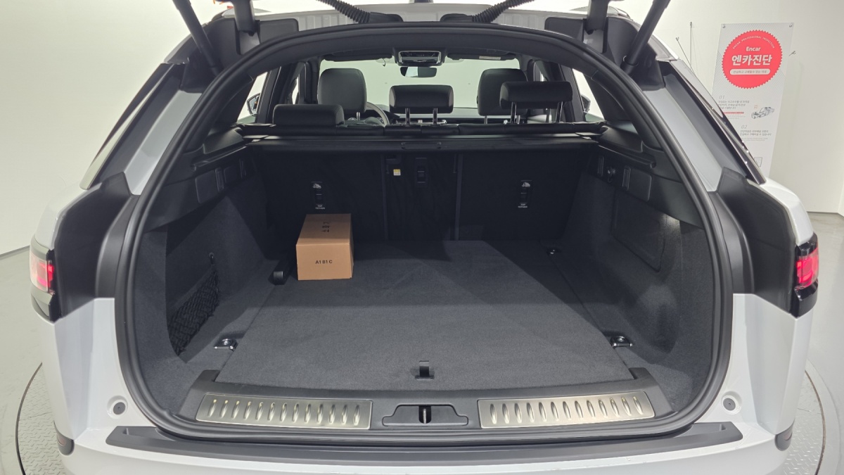 Land Rover Range Rover Velar, 2025 — фото 10 из 12