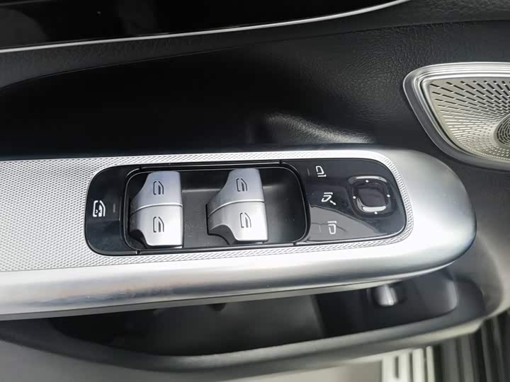 Mercedes-Benz EQE SUV, 2024 — фото 9 из 9