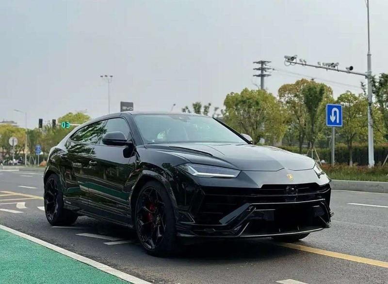 Lamborghini Urus, 2022 — фото 3 из 9