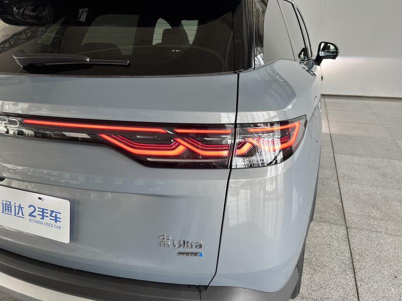 BYD Song Ultra EV, 2026 — фото 10 из 12