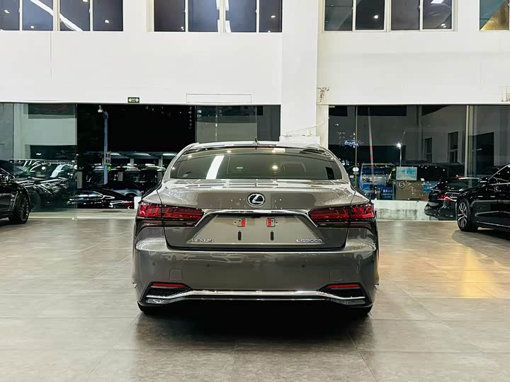 Lexus LS, 2022 — фото 5 из 9