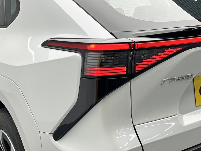 Toyota bZ4X Platinum, 2026 — фото 10 из 12