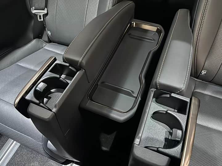 Toyota Vellfire, 2025 — фото 12 из 12