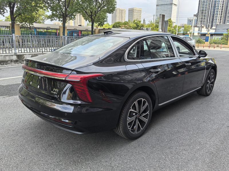 Hongqi H5 Hybrid, 2026 — фото 6 из 10