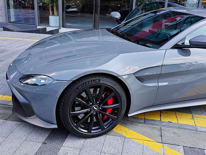 Aston Martin V8 Vantage, 2022 — фото 8 из 9