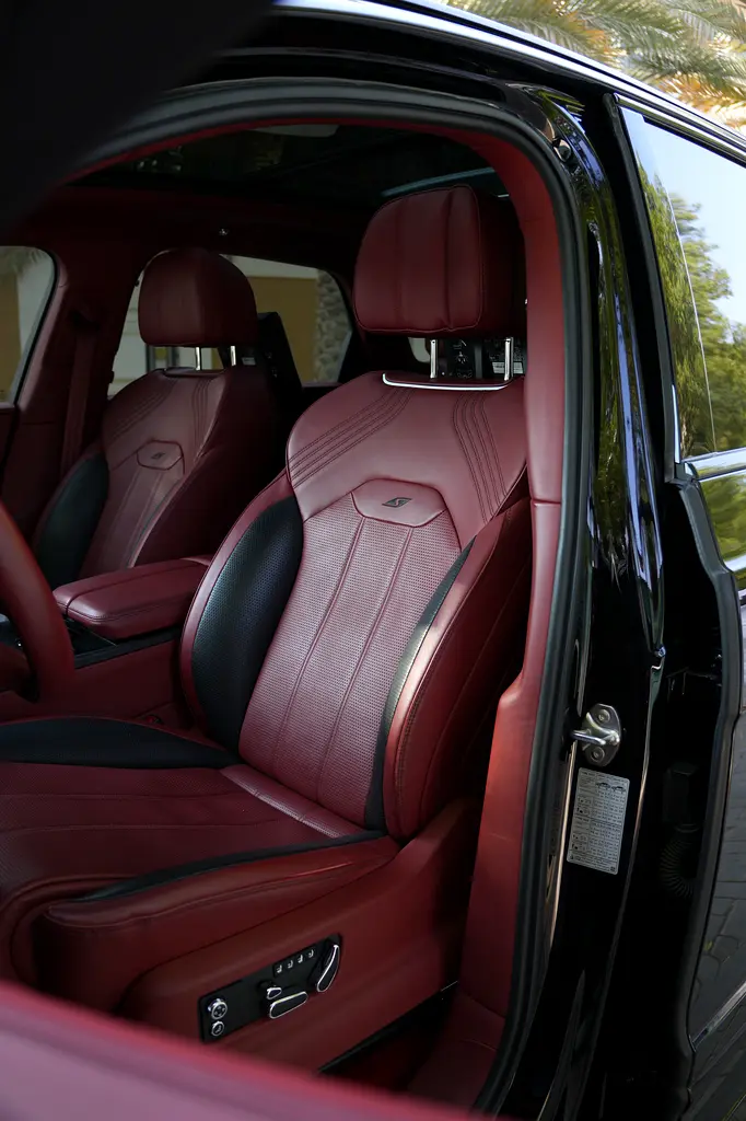 Bentley Bentayga, 2022 — фото 3 из 10