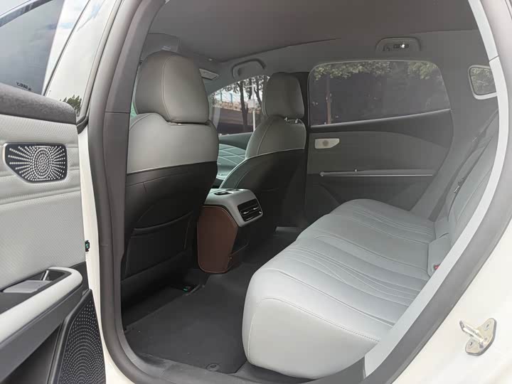 Geely Galaxy E8, 2025 — фото 4 из 9
