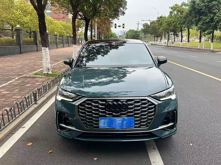 Audi Q3 Sportback, 2023 — фото 2 из 9
