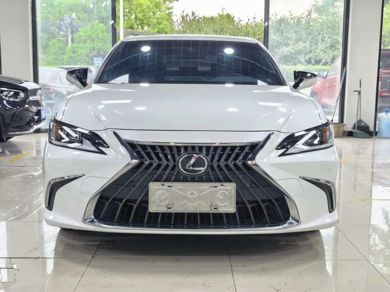 Lexus ES, 2023 — фото 2 из 12