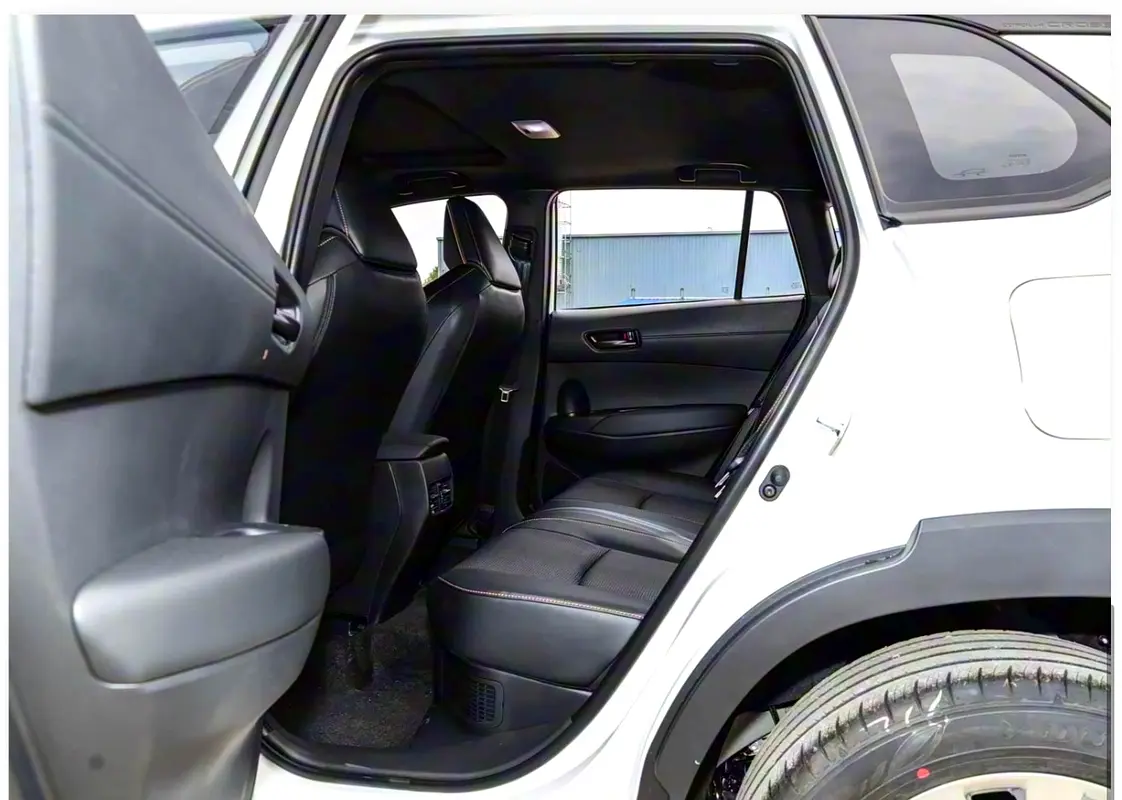 Toyota Corolla Cross, 2026 — фото 8 из 9