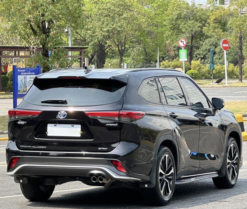 Toyota Crown Kluger, 2022 — фото 6 из 12