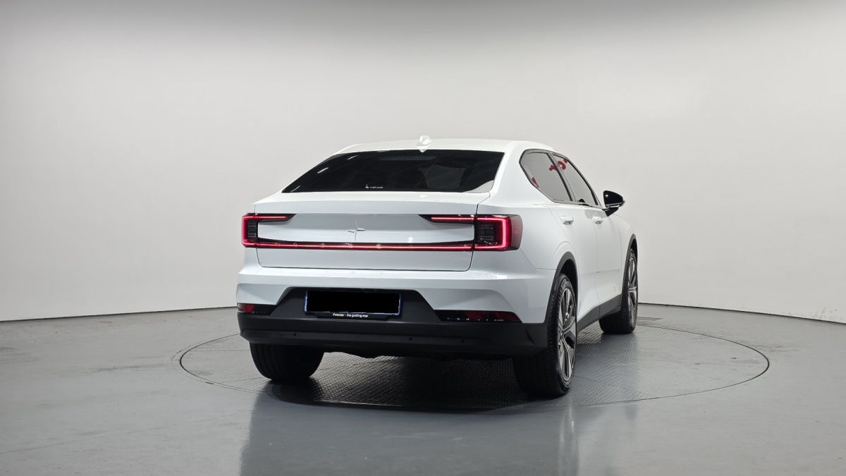 Polestar 2, 2022 — фото 4 из 12