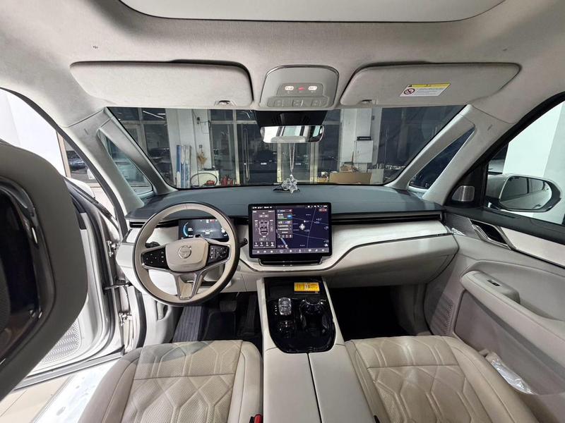Volvo EM90, 2023 — фото 8 из 12