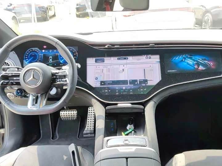 Mercedes-Benz EQE AMG, 2024 — фото 8 из 9