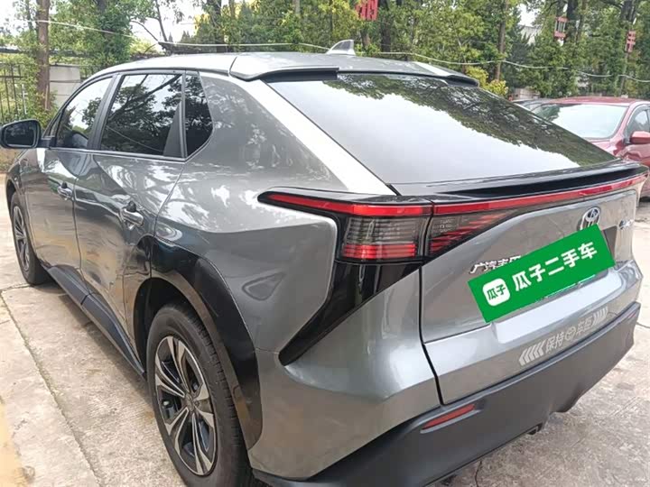 Toyota bZ4X, 2022 — фото 5 из 9