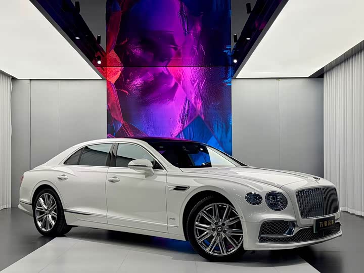Bentley Flying Spur Hybrid, 2023 — фото 7 из 9