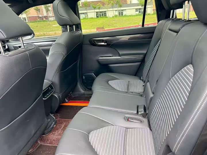 Toyota Crown Kluger, 2023 — фото 6 из 9