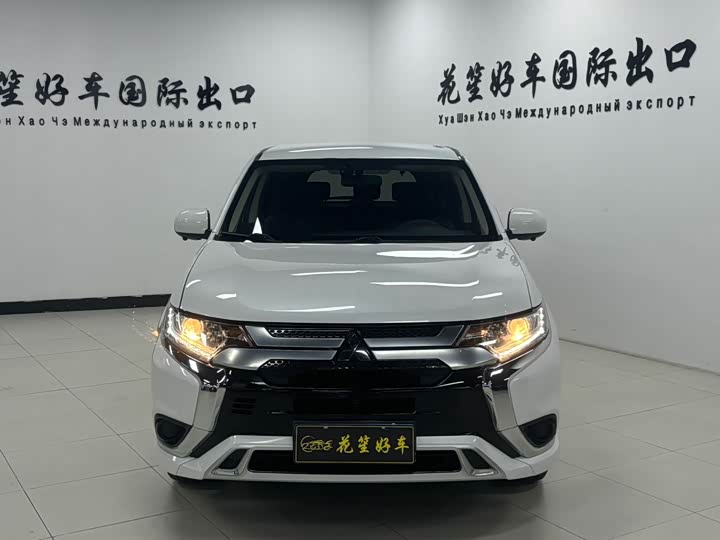 Mitsubishi Outlander, 2022 — фото 2 из 9