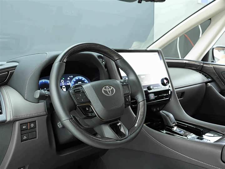 Toyota Alphard, 2025 — фото 7 из 9