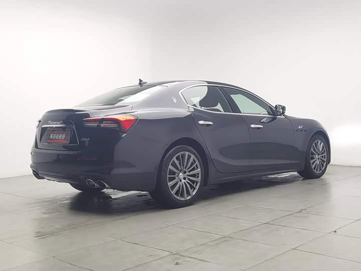 Maserati Ghibli, 2023 — фото 2 из 9