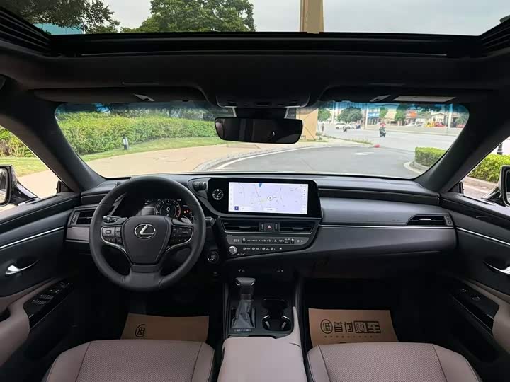 Lexus ES, 2023 — фото 7 из 7