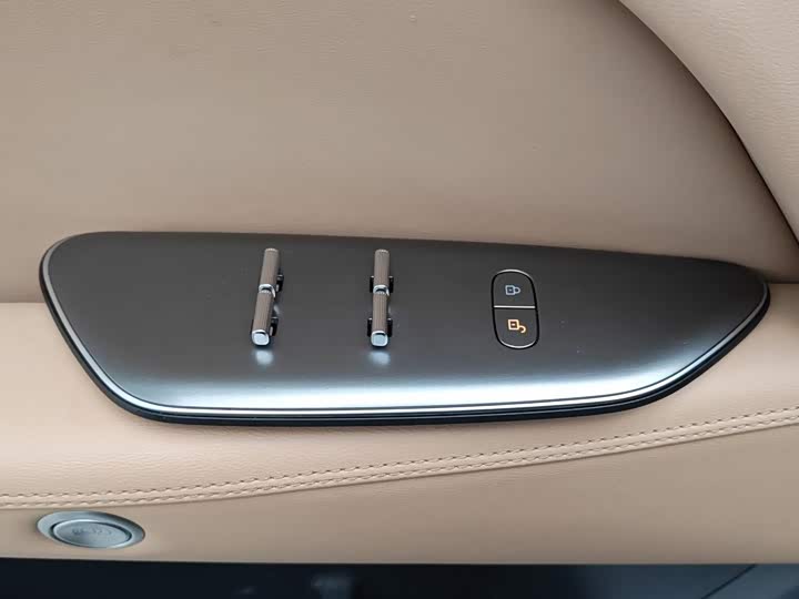 BAIC Arcfox Alpha T5, 2025 — фото 9 из 9