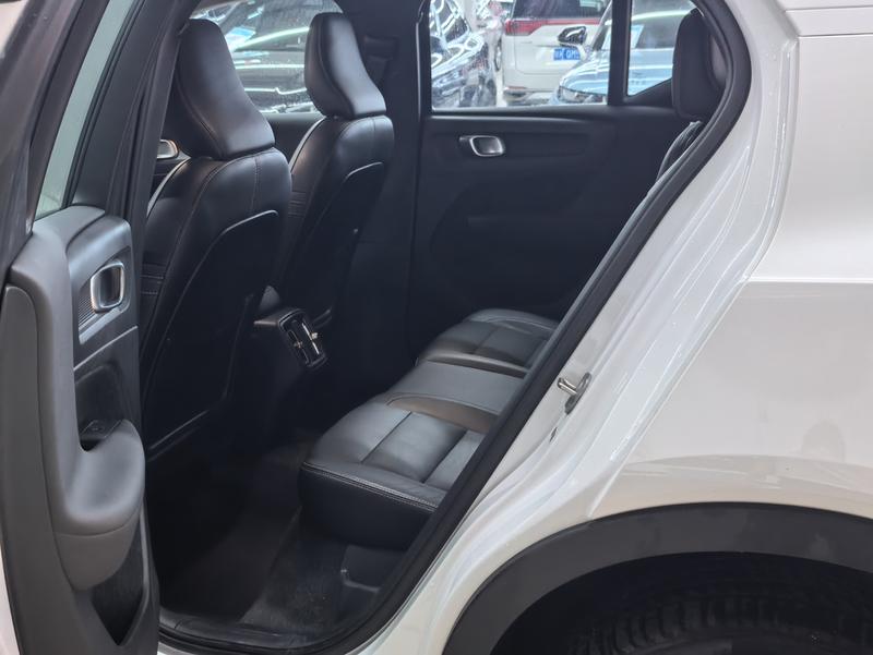 Volvo XC40, 2024 — фото 9 из 10