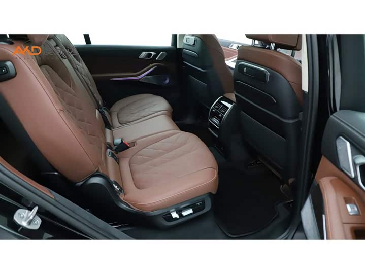BMW X7, 2024 — фото 8 из 9