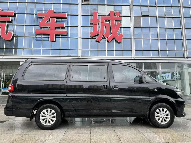 Dongfeng Forthing Lingzhi M5 EV, 2023 — фото 7 из 12